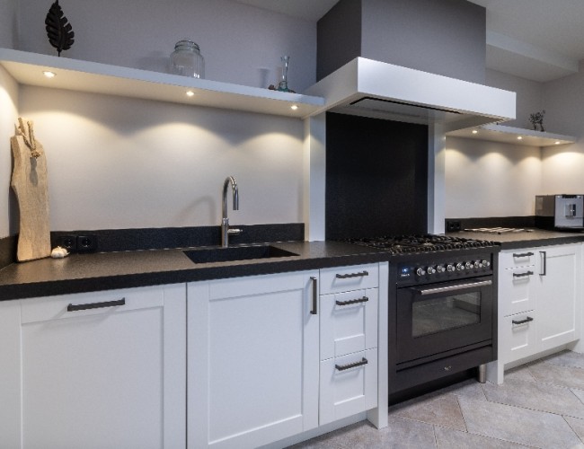 Moderne landelijke keuken met graniet - Absolute Black Antico