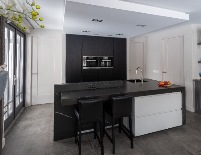 Pietra Grey kookeiland door Van Houts maatwerk